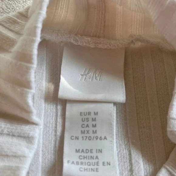 H&M White Ribbed Mock Neck Long Sleeve Top | Size M 👕✨ Minimalist Classic - Picture 3 of 4